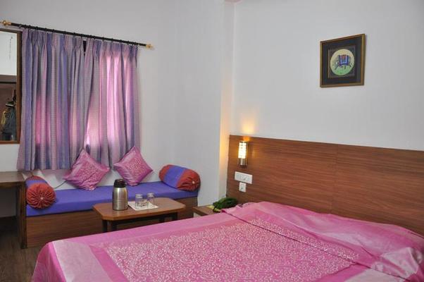 Hotel Gorbandh 